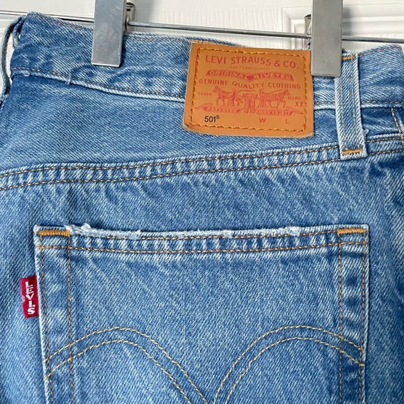 Like-NEW Levi’s 501 jeans, high-rise, size 31 waist - Picture 3 of 3